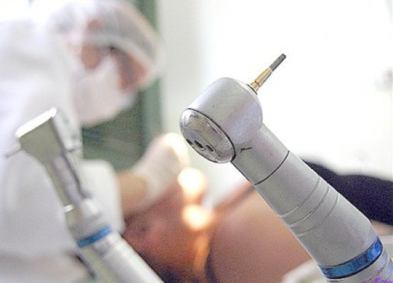 Peste 1.000 de elevi din Constanţa învaţă de la specialişti despre sănătatea orală